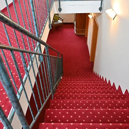 - Alt Fürstätt