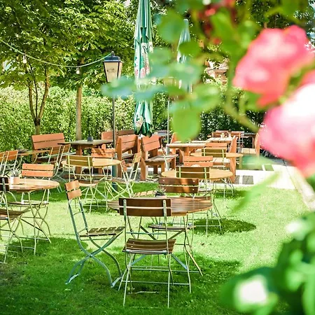 - Alt Fürstätt Hotel