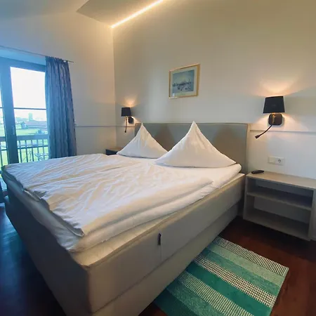 - Alt Fürstätt Hotel *