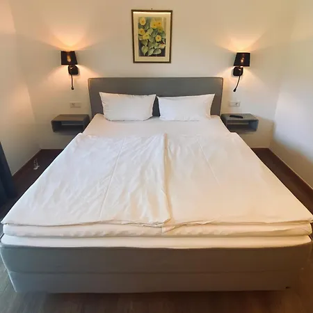 - Alt Fürstätt Hotel